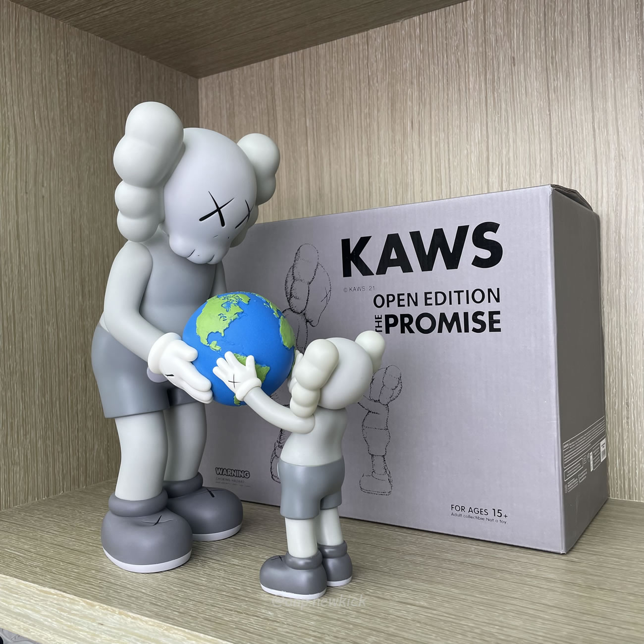 Kaws The Promise Grey Figure (9) - www.kitistry.com Kaws The Promise Grey Figure (9) - www.kitistry.com