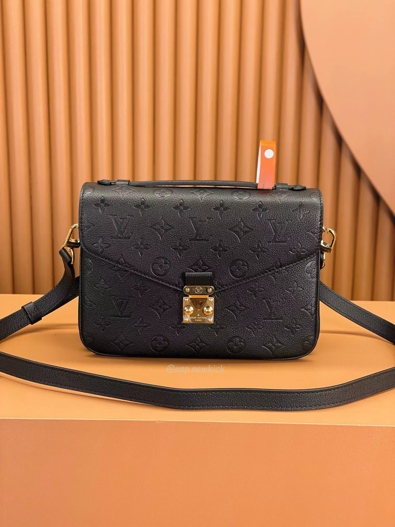 Louis Viitton Pochette Metis Shoulder Bag M41487 (13) - www.kitistry.com Louis Viitton Pochette Metis Shoulder Bag M41487 (13) - www.kitistry.com