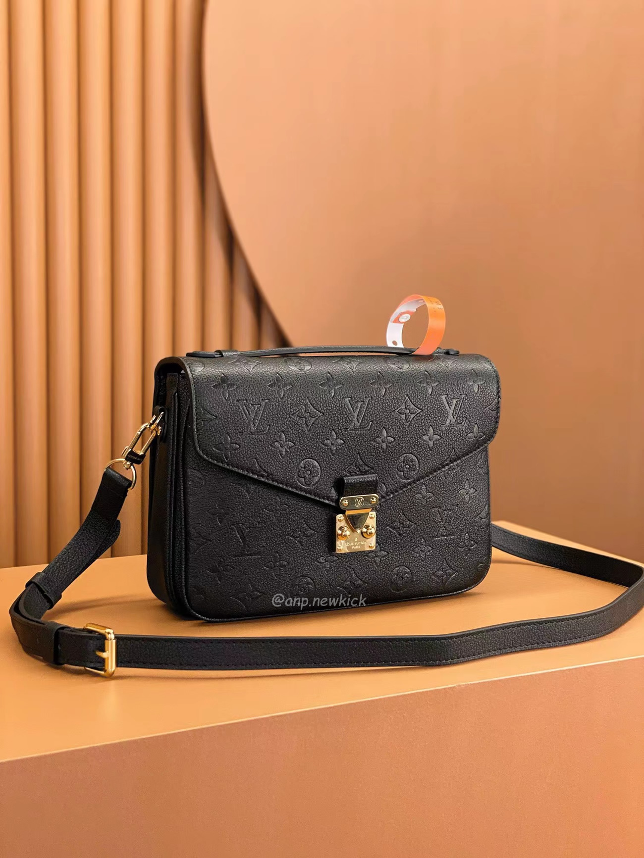 Louis Viitton Pochette Metis Shoulder Bag M41487 (2) - www.kitistry.com Louis Viitton Pochette Metis Shoulder Bag M41487 (2) - www.kitistry.com