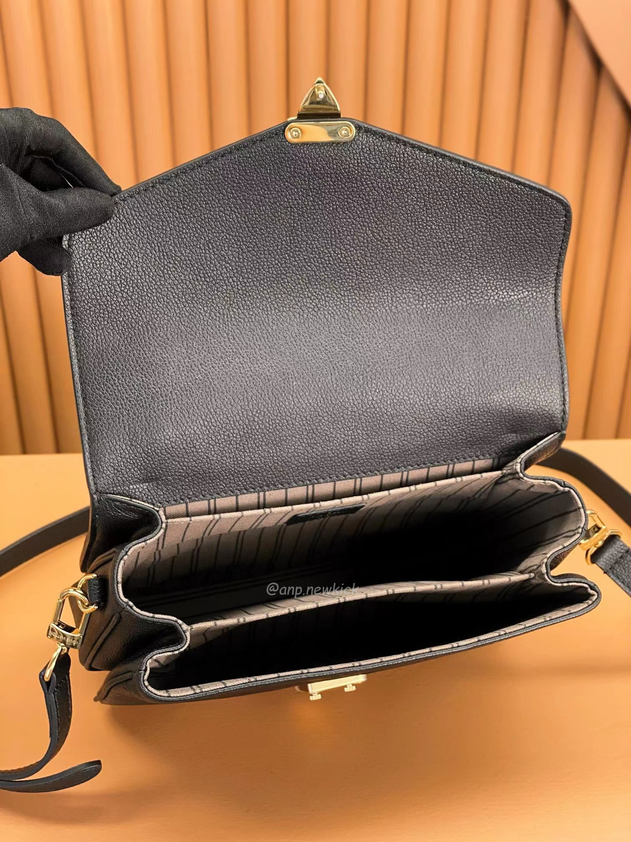Louis Viitton Pochette Metis Shoulder Bag M41487 (8) - www.kitistry.com Louis Viitton Pochette Metis Shoulder Bag M41487 (8) - www.kitistry.com