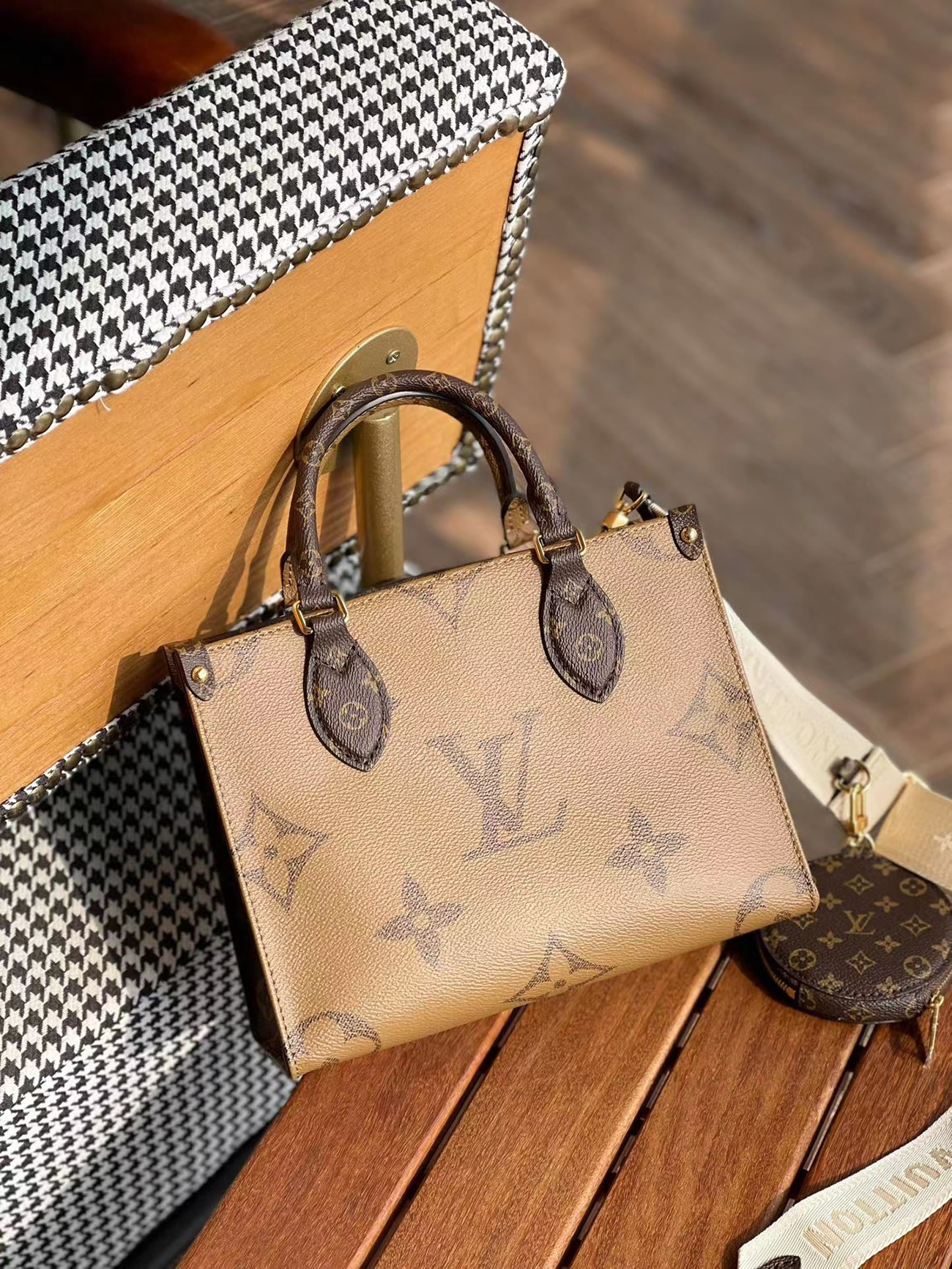 Louis Vuitton Onthego Mm M45321 (16) - www.kitistry.com Louis Vuitton Onthego Mm M45321 (16) - www.kitistry.com
