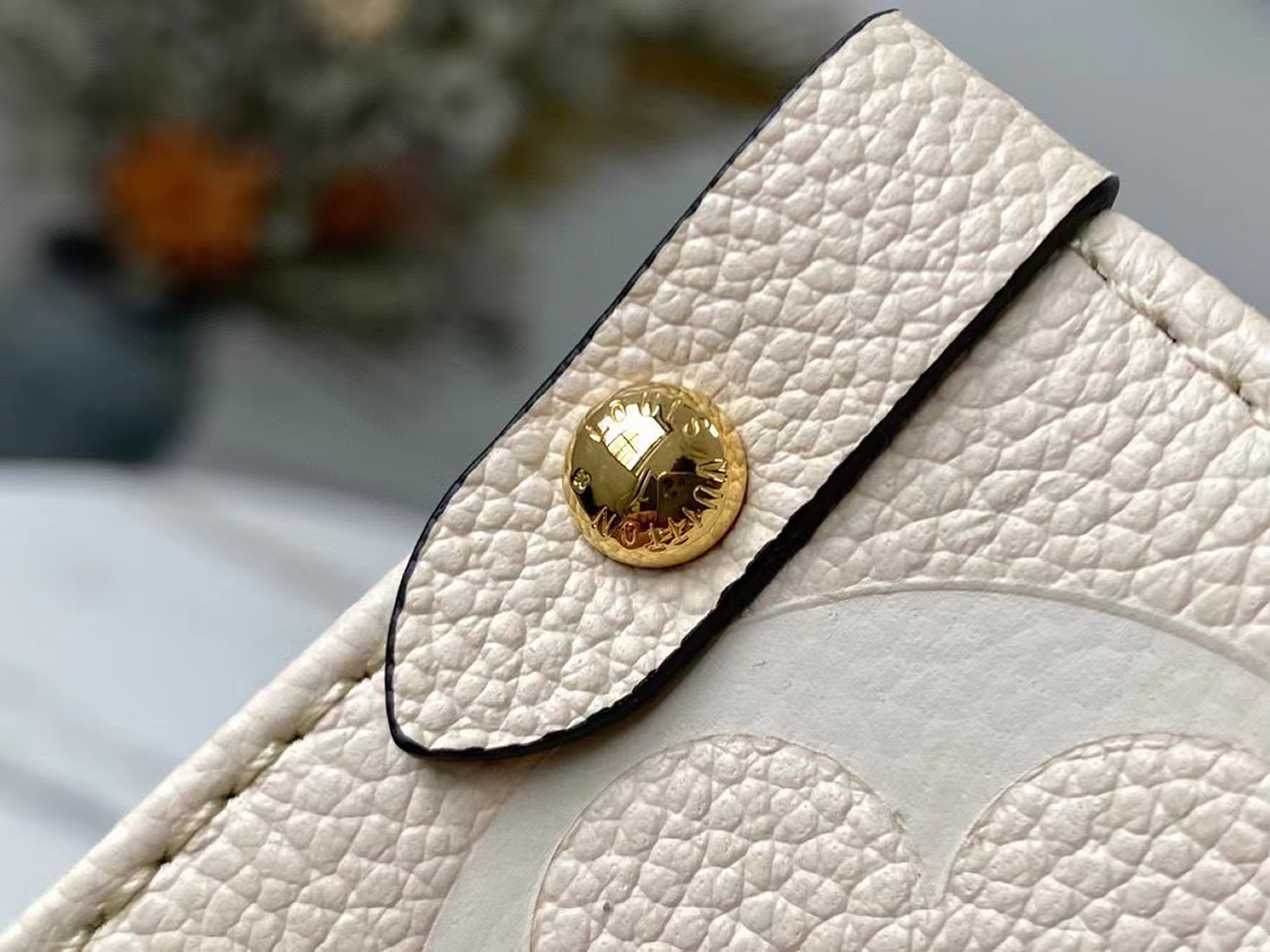 Louis Vuitton Onthego Mm Creamsaffron M45717 (10) - www.kitistry.com Louis Vuitton Onthego Mm Creamsaffron M45717 (10) - www.kitistry.com