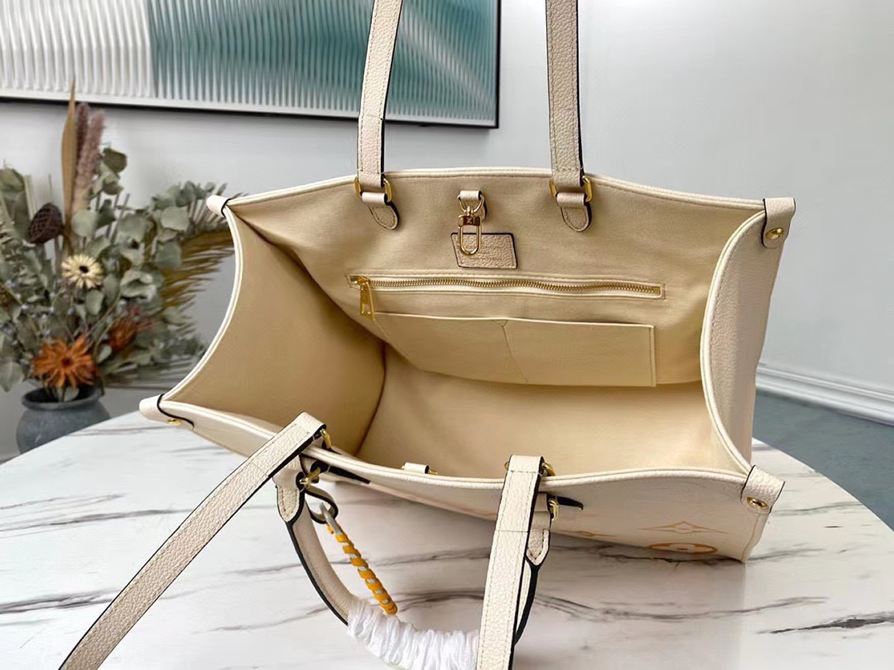 Louis Vuitton Onthego Mm Creamsaffron M45717 (2) - www.kitistry.com Louis Vuitton Onthego Mm Creamsaffron M45717 (2) - www.kitistry.com