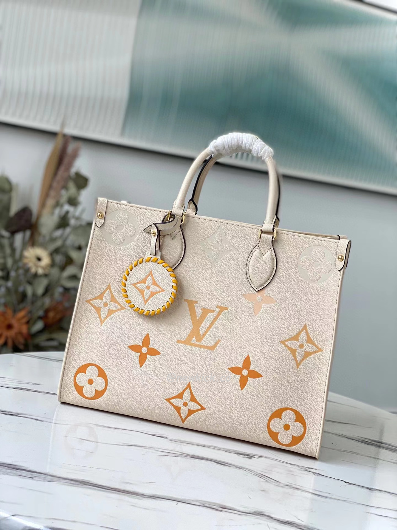 Louis Vuitton Onthego Mm Creamsaffron M45717 (8) - www.kitistry.com Louis Vuitton Onthego Mm Creamsaffron M45717 (8) - www.kitistry.com
