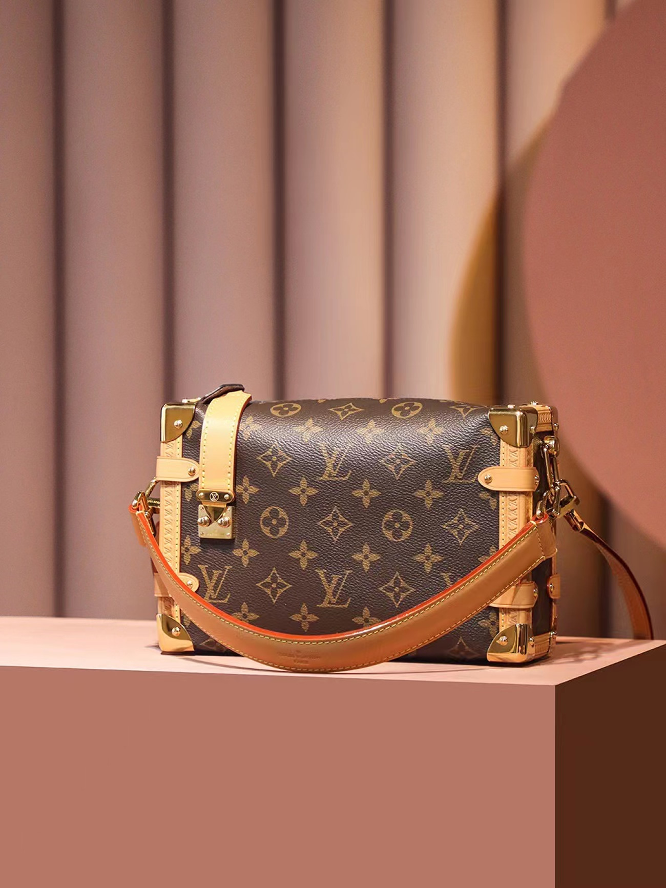 Louis Vuitton Side Trunk M46358 (10) - www.kitistry.com Louis Vuitton Side Trunk M46358 (10) - www.kitistry.com