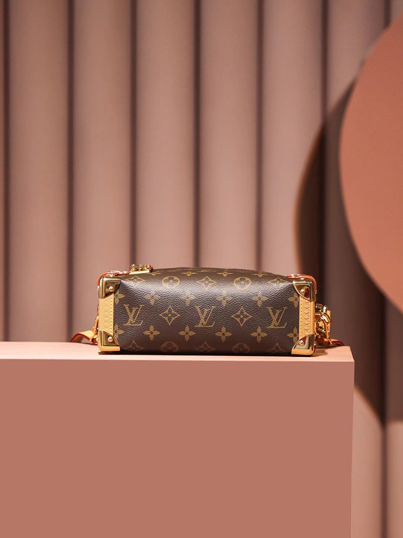 Louis Vuitton Side Trunk M46358 (4) - www.kitistry.com Louis Vuitton Side Trunk M46358 (4) - www.kitistry.com
