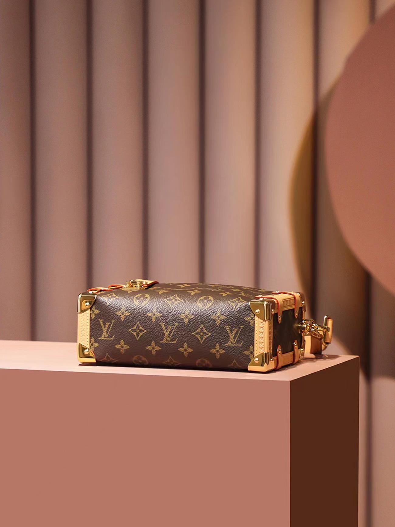 Louis Vuitton Side Trunk M46358 (5) - www.kitistry.com Louis Vuitton Side Trunk M46358 (5) - www.kitistry.com