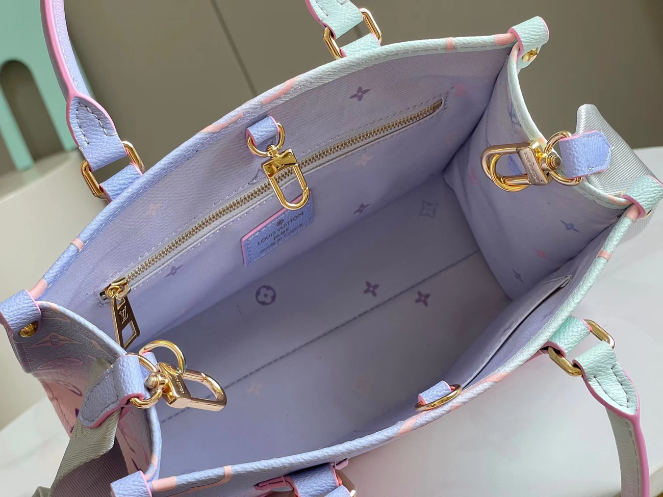 Louis Vuitton Onthego Small Handbag M59856 (10) - www.kitistry.com Louis Vuitton Onthego Small Handbag M59856 (10) - www.kitistry.com