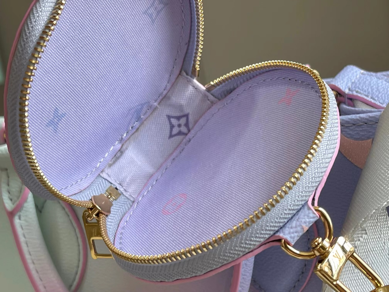 Louis Vuitton Onthego Small Handbag M59856 (11) - www.kitistry.com Louis Vuitton Onthego Small Handbag M59856 (11) - www.kitistry.com