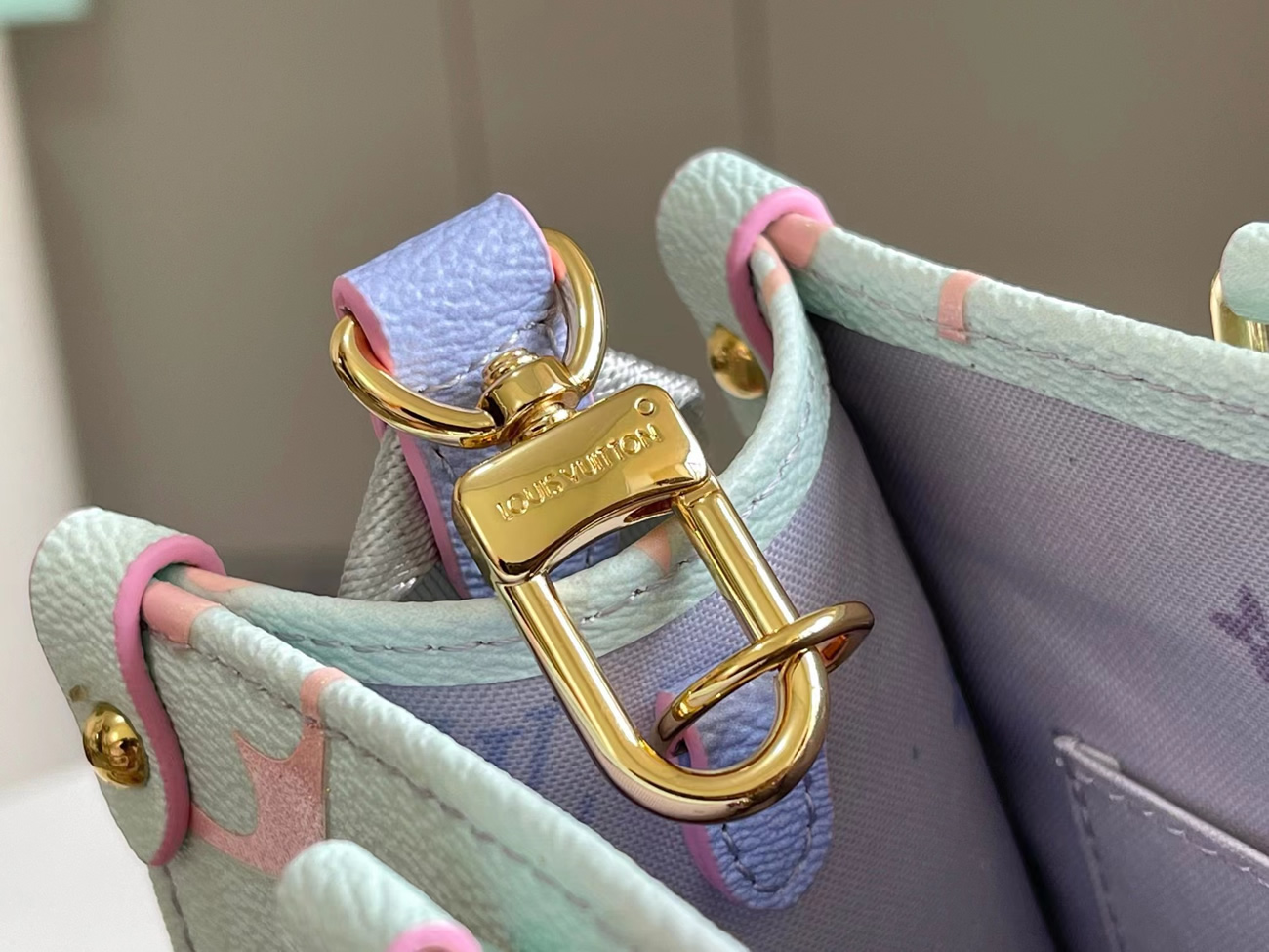 Louis Vuitton Onthego Small Handbag M59856 (8) - www.kitistry.com Louis Vuitton Onthego Small Handbag M59856 (8) - www.kitistry.com