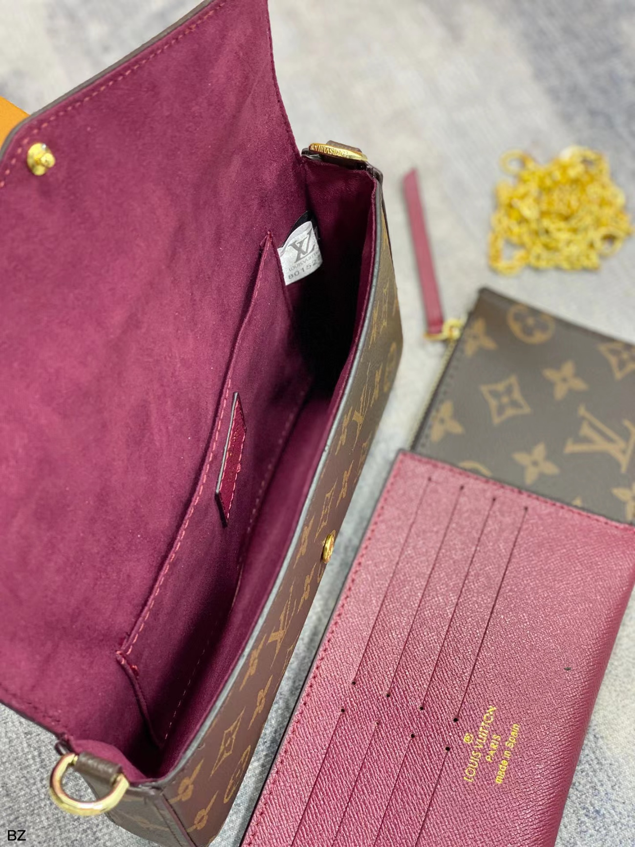 Louis Vuitton Pochette Crossbody Bag M61276 (15) - www.kitistry.com Louis Vuitton Pochette Crossbody Bag M61276 (15) - www.kitistry.com