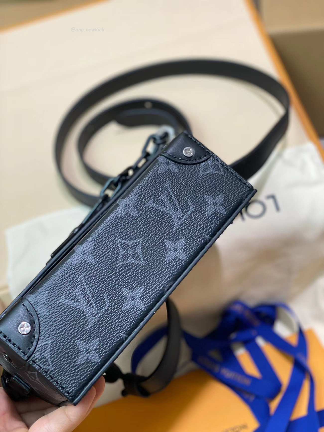 Louis Vuitton Steamer Wearable Wallet M81783 (17) - www.kitistry.com Louis Vuitton Steamer Wearable Wallet M81783 (17) - www.kitistry.com