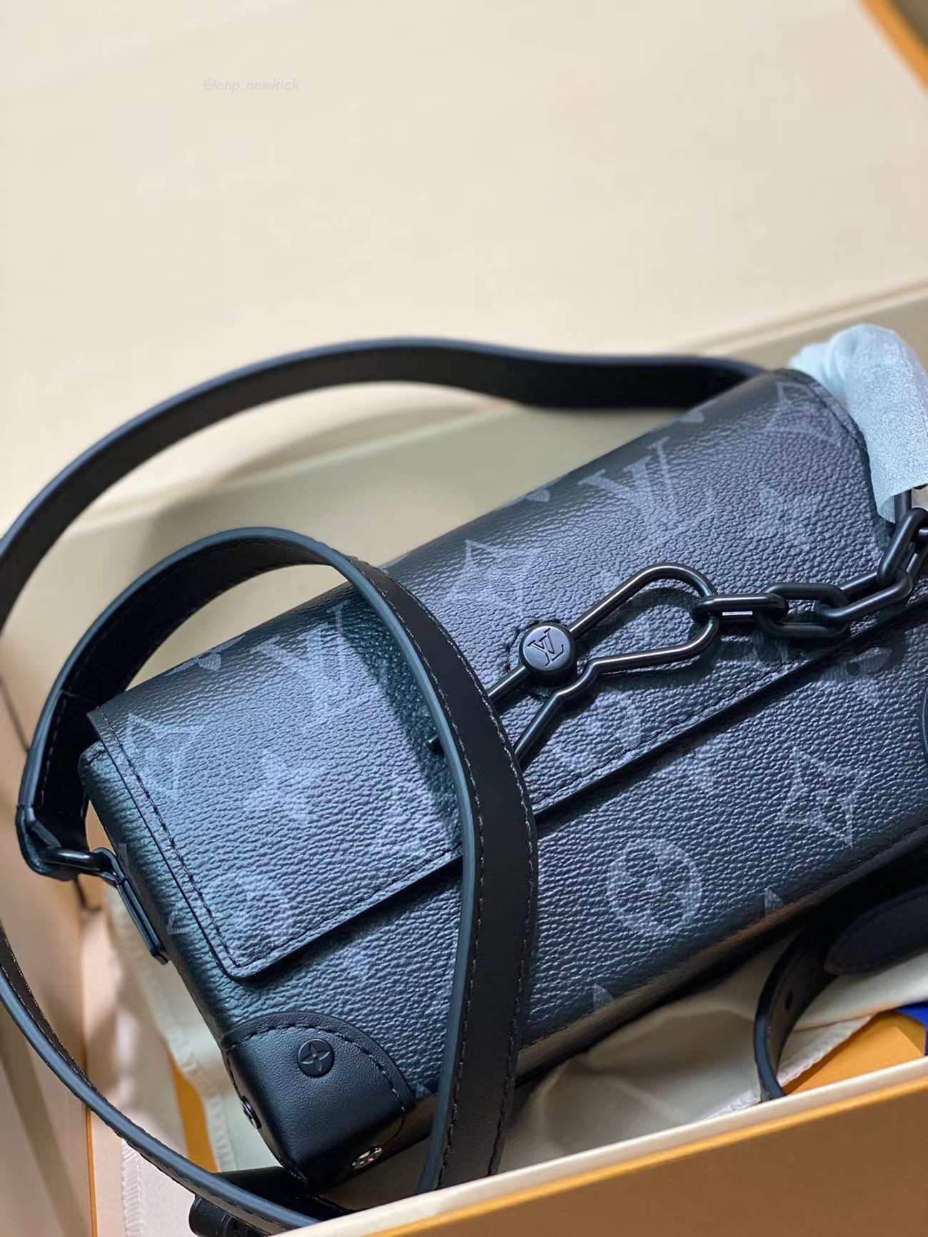 Louis Vuitton Steamer Wearable Wallet M81783 (21) - www.kitistry.com Louis Vuitton Steamer Wearable Wallet M81783 (21) - www.kitistry.com