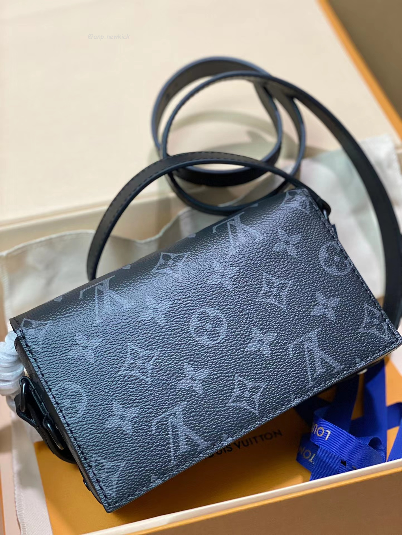 Louis Vuitton Steamer Wearable Wallet M81783 (22) - www.kitistry.com Louis Vuitton Steamer Wearable Wallet M81783 (22) - www.kitistry.com