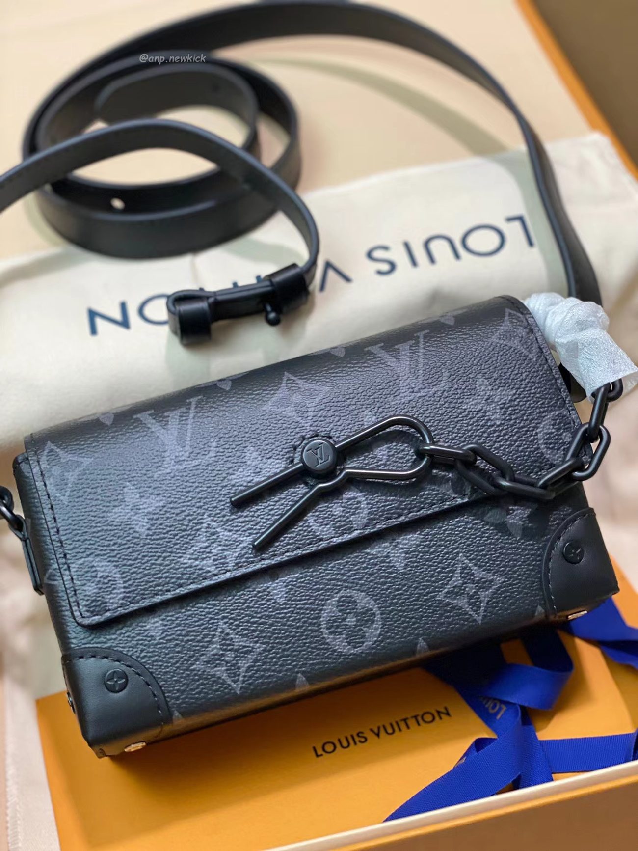 Louis Vuitton Steamer Wearable Wallet M81783 (23) - www.kitistry.com Louis Vuitton Steamer Wearable Wallet M81783 (23) - www.kitistry.com