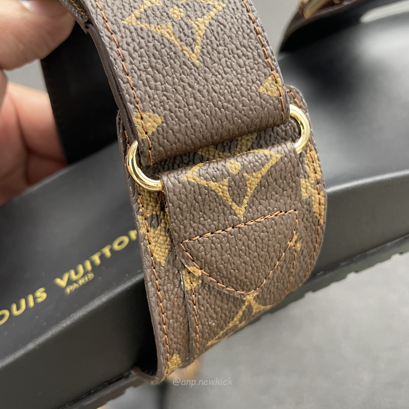 Louis Vuitton Bom Dia Flat Mule Sandals (5) - www.kitistry.com Louis Vuitton Bom Dia Flat Mule Sandals (5) - www.kitistry.com