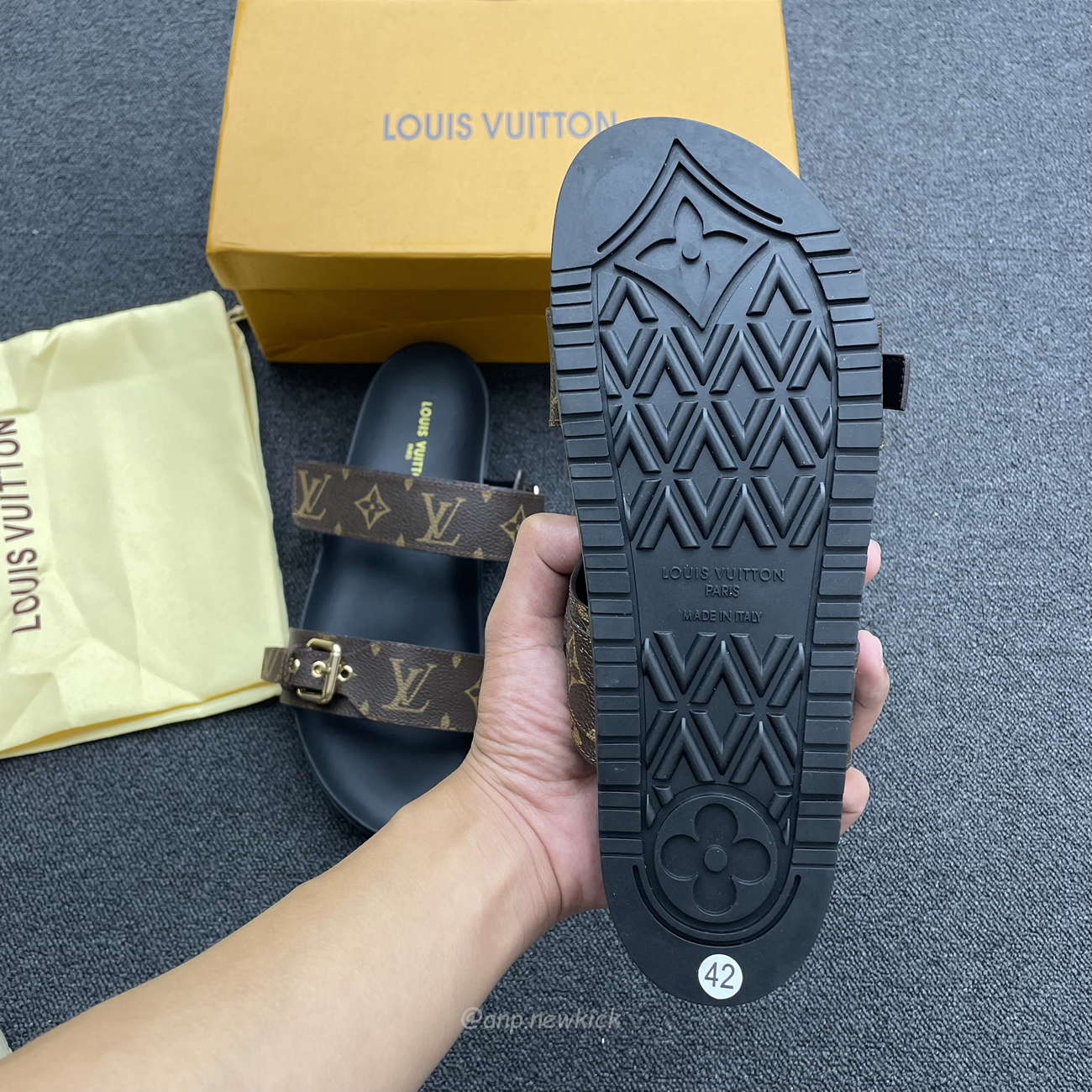 Louis Vuitton Bom Dia Flat Mule Sandals (7) - www.kitistry.com Louis Vuitton Bom Dia Flat Mule Sandals (7) - www.kitistry.com