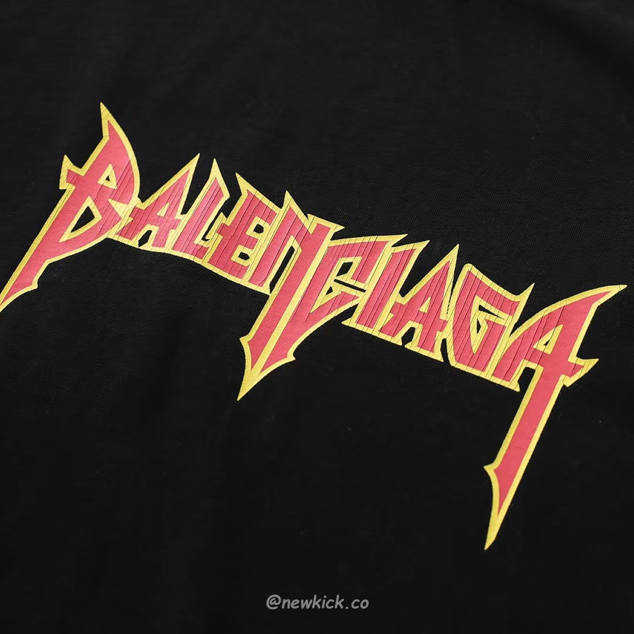 Balenciaga Metal Vintage Oversized T Shirt Black Multi Ss22 (3) - www.kitistry.com Balenciaga Metal Vintage Oversized T Shirt Black Multi Ss22 (3) - www.kitistry.com