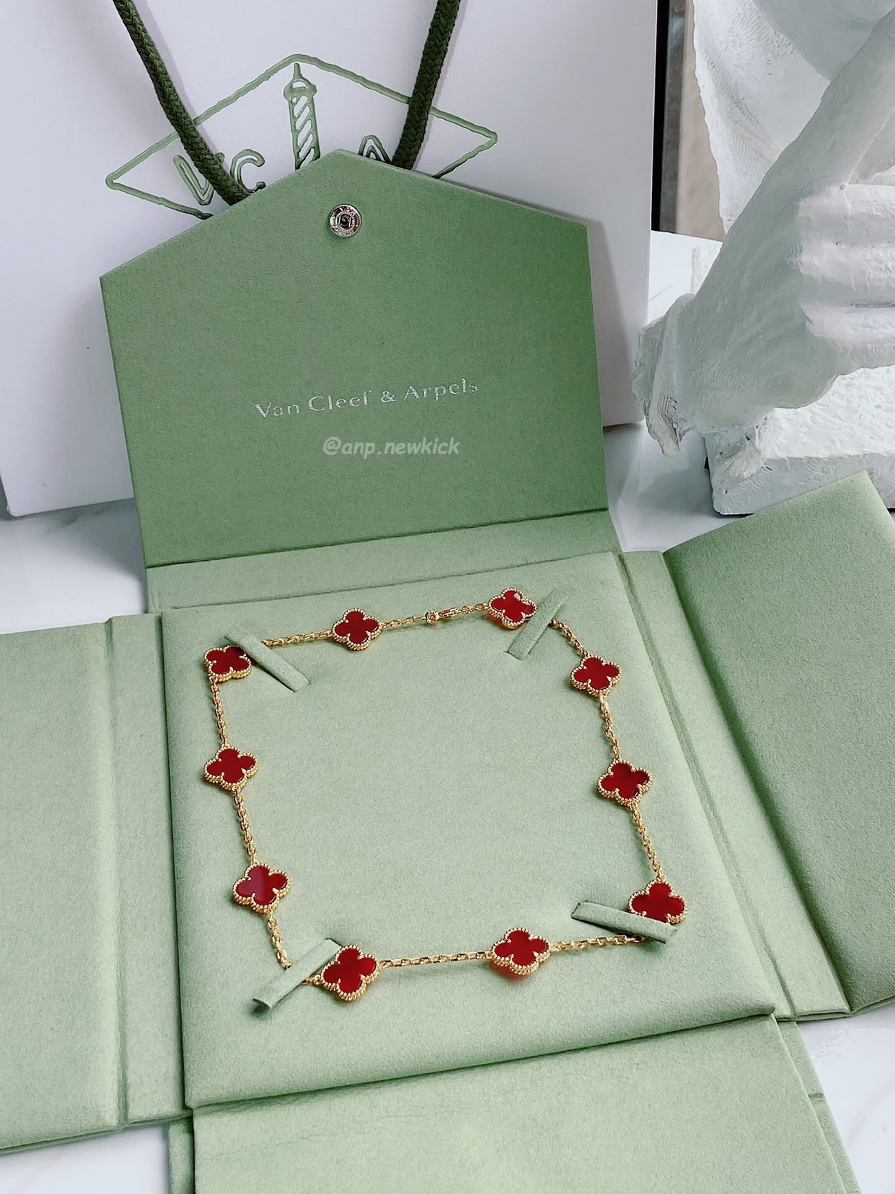 Van Cleef Arpels Vintage Alhambra 10 Four Leaf Lucky Totem Necklaces (6) - www.kitistry.com Van Cleef Arpels Vintage Alhambra 10 Four Leaf Lucky Totem Necklaces (6) - www.kitistry.com