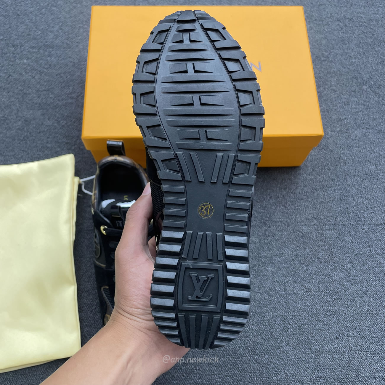 Louis Vuitton Run Away Black Gold 1a3cw0 (4) - www.kitistry.com Louis Vuitton Run Away Black Gold 1a3cw0 (4) - www.kitistry.com