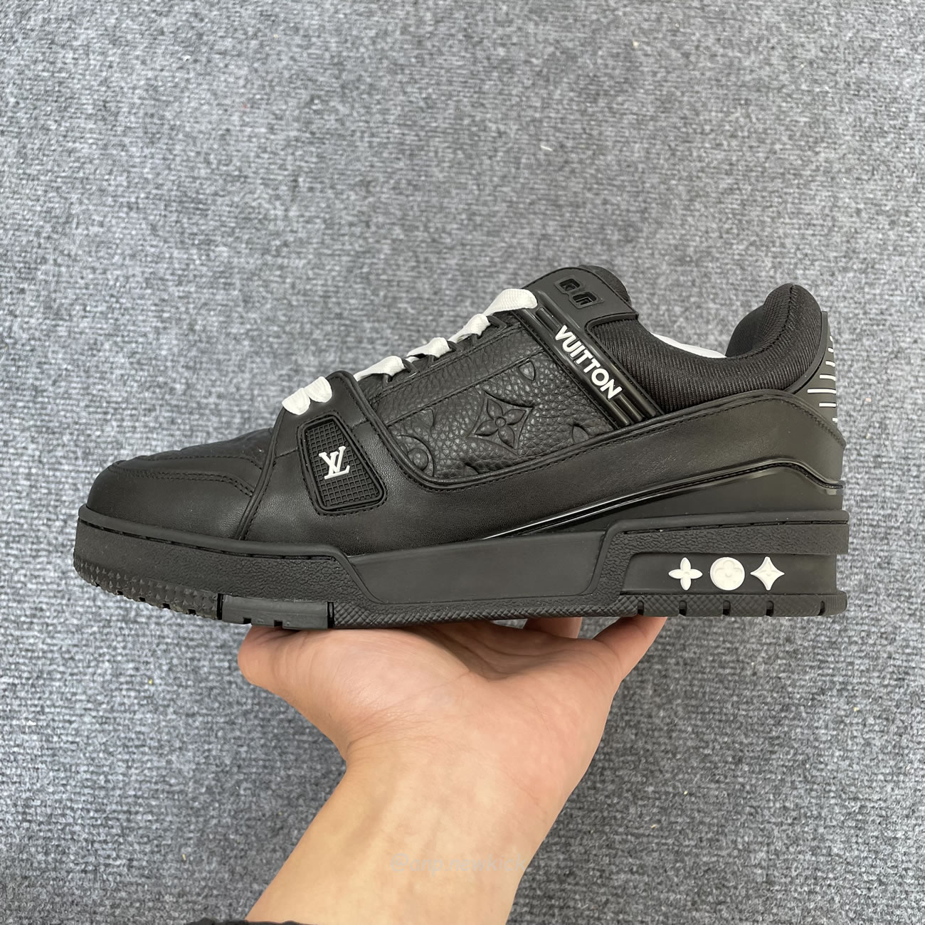 Louis Vuitton Sportschuh Schwarz Eingeprägtes Monogramm 1aarey (2) - www.kitistry.com Louis Vuitton Sportschuh Schwarz Eingeprägtes Monogramm 1aarey (2) - www.kitistry.com