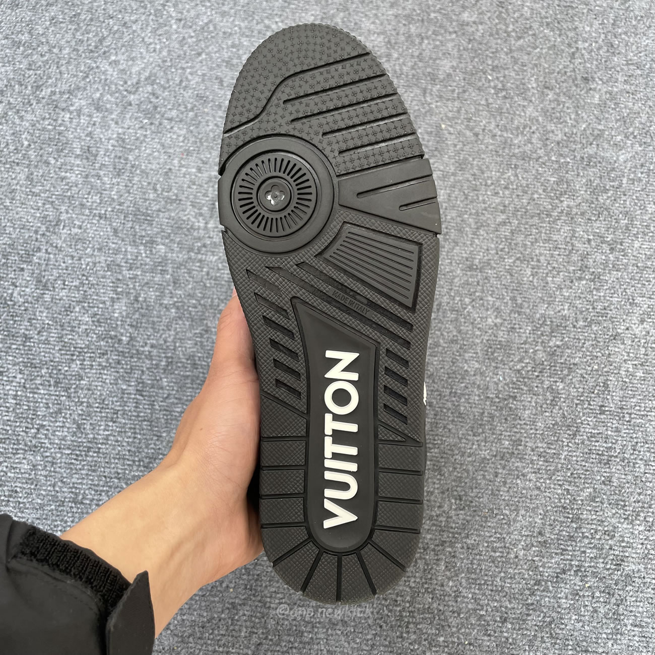 Louis Vuitton Sportschuh Schwarz Eingeprägtes Monogramm 1aarey (8) - www.kitistry.com Louis Vuitton Sportschuh Schwarz Eingeprägtes Monogramm 1aarey (8) - www.kitistry.com