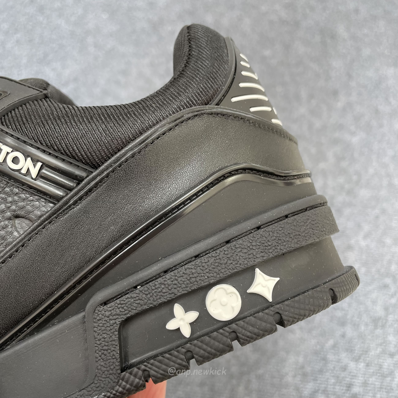 Louis Vuitton Sportschuh Schwarz Eingeprägtes Monogramm 1aarey (9) - www.kitistry.com Louis Vuitton Sportschuh Schwarz Eingeprägtes Monogramm 1aarey (9) - www.kitistry.com