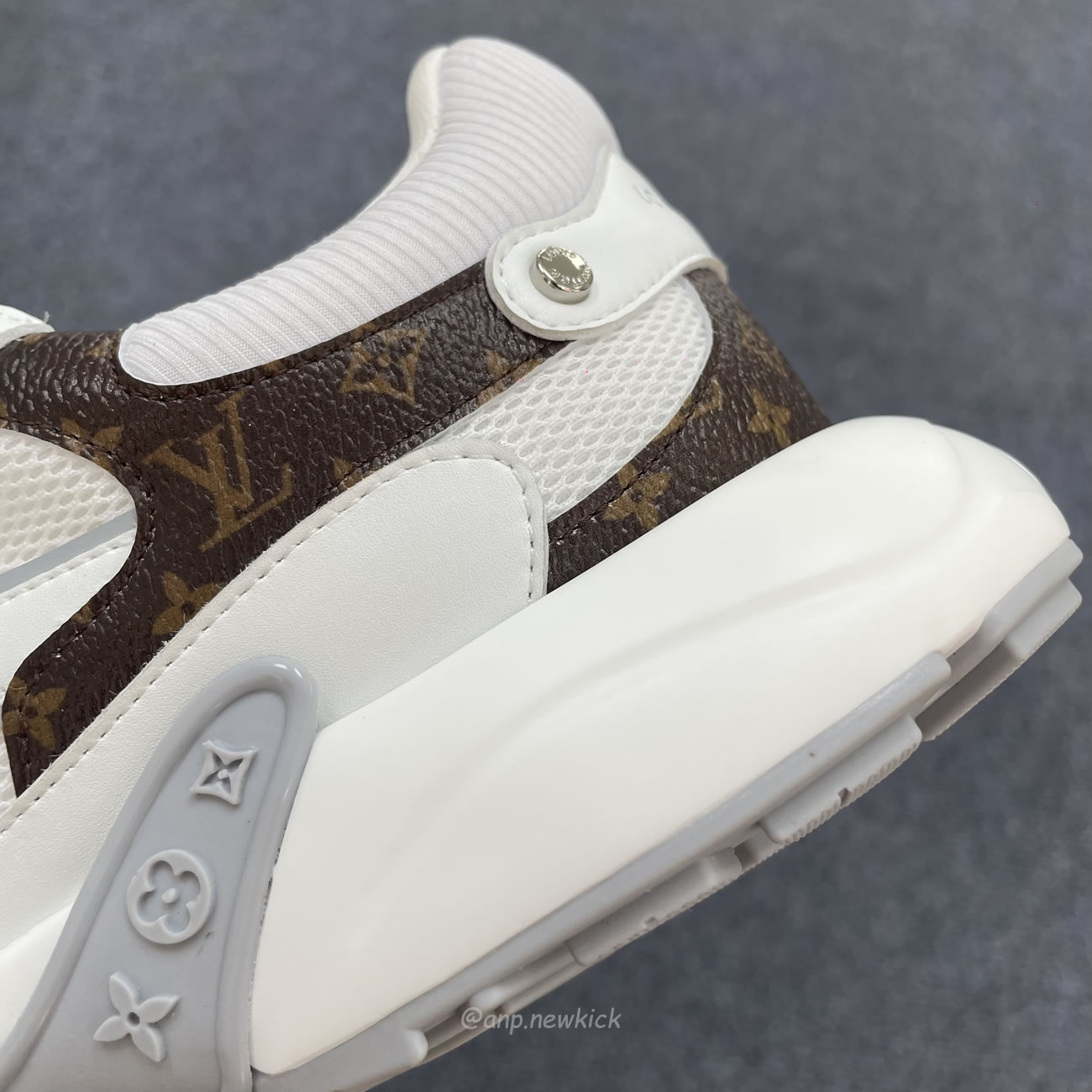 Louis Vuitton Lv Olympia Sneaker Blanc Black Silvery 1ahoht (8) - www.kitistry.com Louis Vuitton Lv Olympia Sneaker Blanc Black Silvery 1ahoht (8) - www.kitistry.com