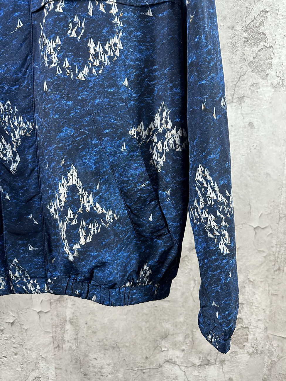 Louis Vuitton Monogram Printed Pattern Windbreaker 1ahv28 (6) - www.kitistry.com Louis Vuitton Monogram Printed Pattern Windbreaker 1ahv28 (6) - www.kitistry.com