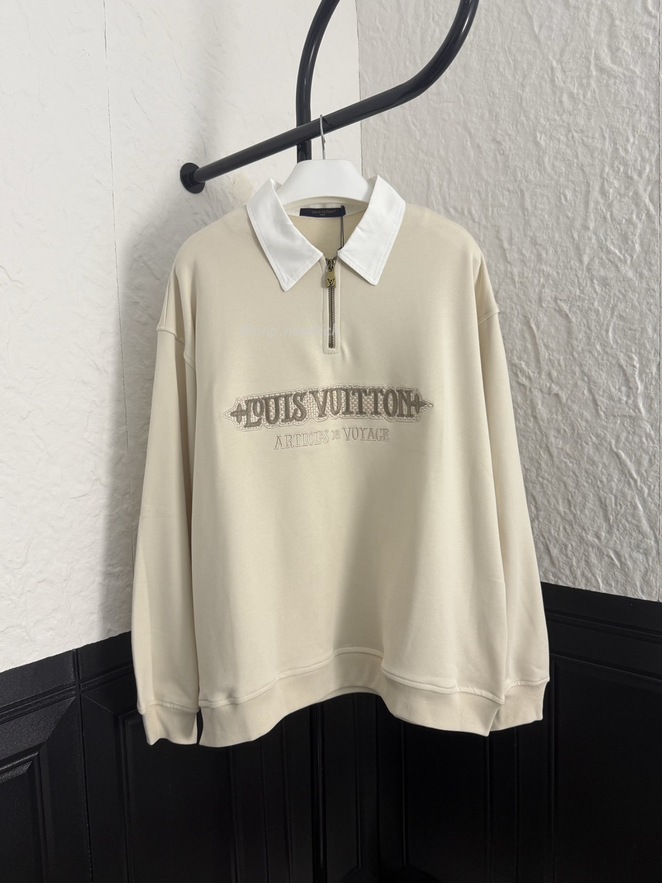 Louis Vuitton Embellished Half Zip Sweatshirt 1ahw30 (2) - www.kitistry.com Louis Vuitton Embellished Half Zip Sweatshirt 1ahw30 (2) - www.kitistry.com