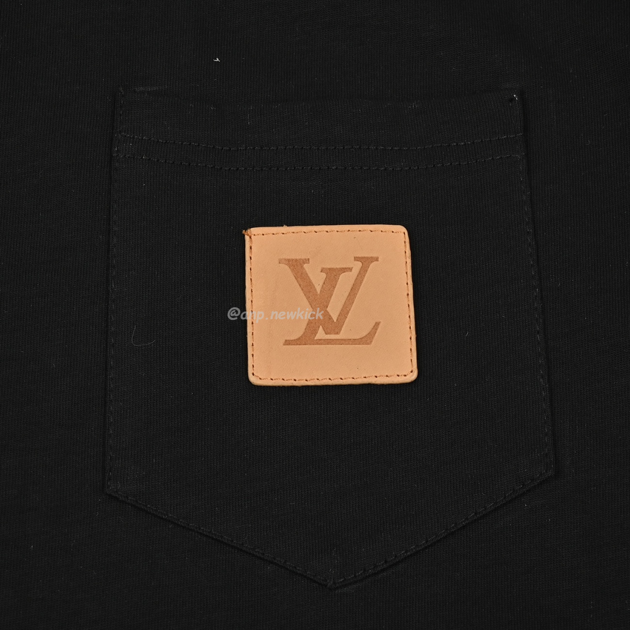 Louis Vuitton 24fw Show Ankara Red Pocket Short Sleeves (8) - www.kitistry.com Louis Vuitton 24fw Show Ankara Red Pocket Short Sleeves (8) - www.kitistry.com