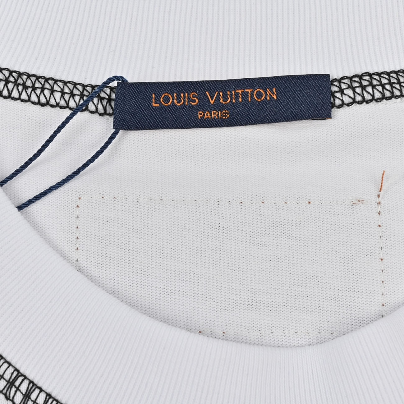 Louis Vuitton 24ss Stitching Cursive Embroidery Letters, Short Sleeves T Shirt (7) - www.kitistry.com Louis Vuitton 24ss Stitching Cursive Embroidery Letters, Short Sleeves T Shirt (7) - www.kitistry.com