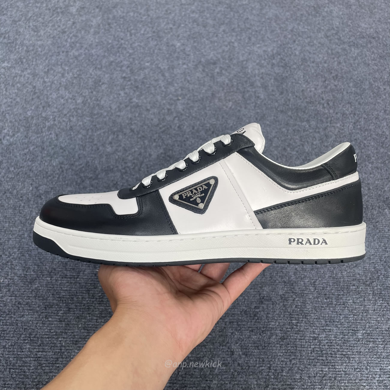 Prada Downtown Low Top Sneakers Leather White Black 2ee364 3lkg F0964 (2) - www.kitistry.com Prada Downtown Low Top Sneakers Leather White Black 2ee364 3lkg F0964 (2) - www.kitistry.com