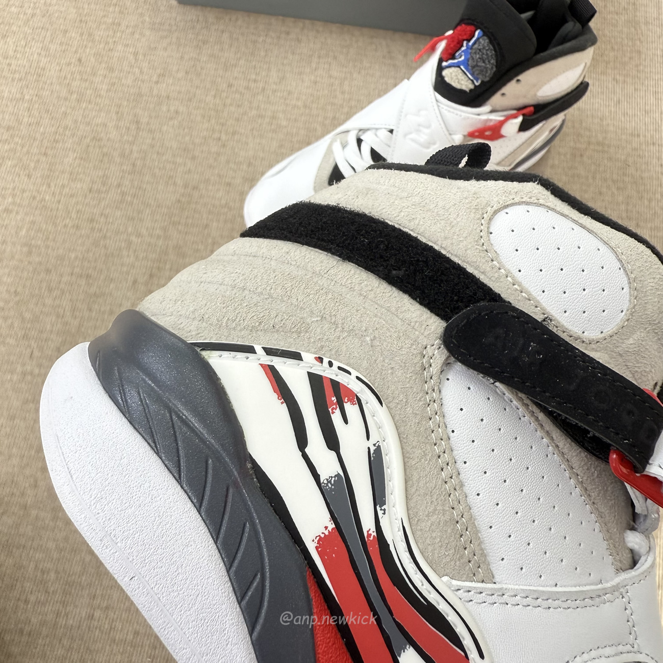 Air Jordan 8 Retro Bugs Bunny 2025 305381 100 (6) - www.kitistry.com