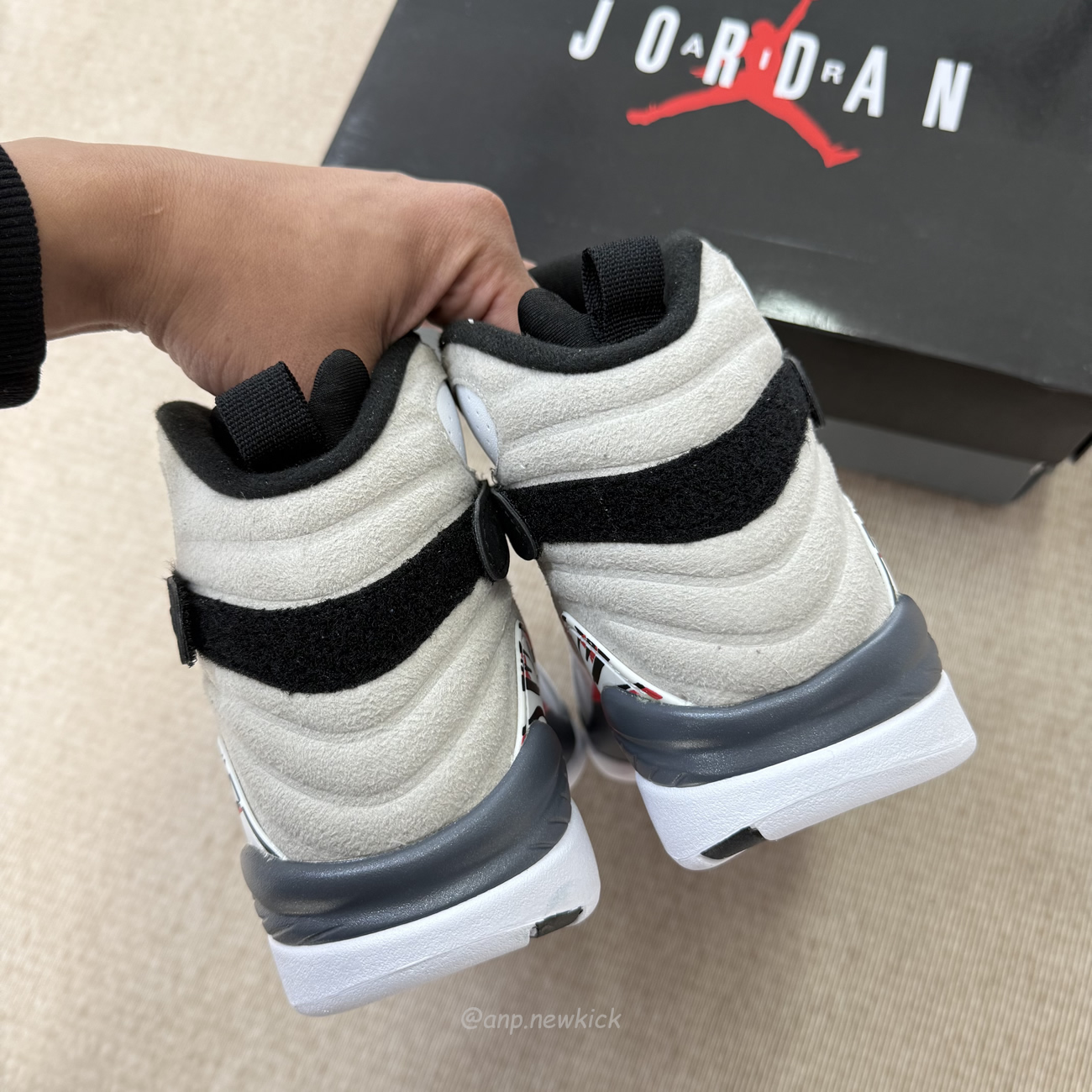 Air Jordan 8 Retro Bugs Bunny 2025 305381 100 (7) - www.kitistry.com