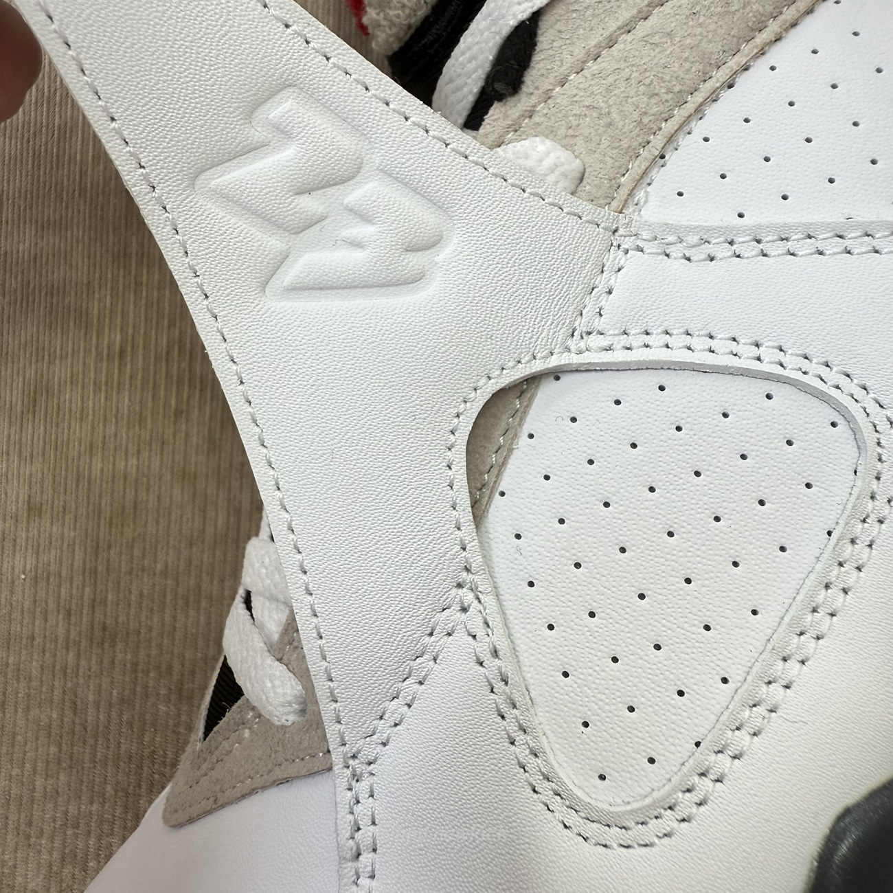 Air Jordan 8 Retro Bugs Bunny 2025 305381 100 (8) - www.kitistry.com