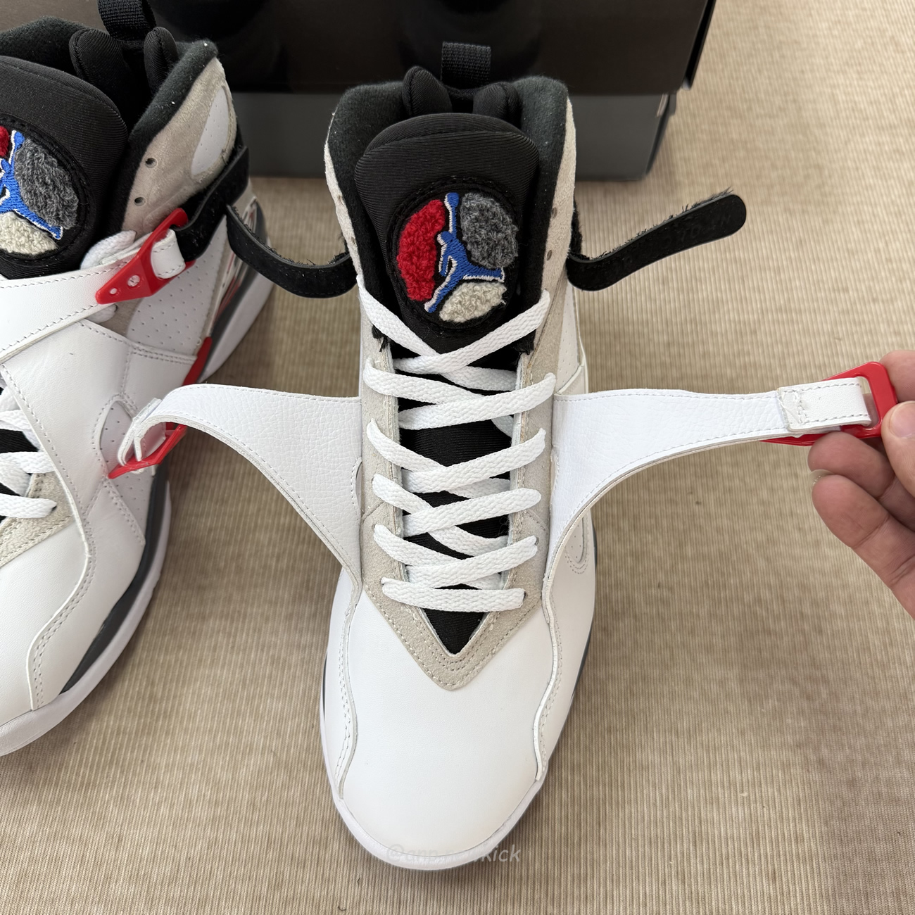 Air Jordan 8 Retro Bugs Bunny 2025 305381 100 (9) - www.kitistry.com
