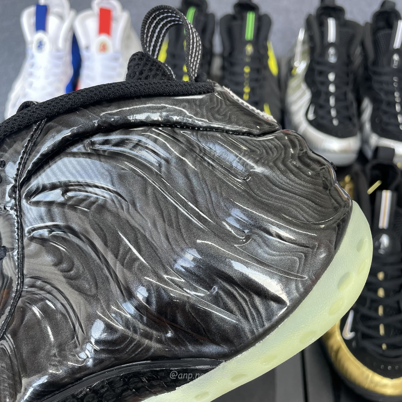 Nike Air Foamposite Pro Metallic Gold 624041 701 (18) - www.kitistry.com Nike Air Foamposite Pro Metallic Gold 624041 701 (18) - www.kitistry.com