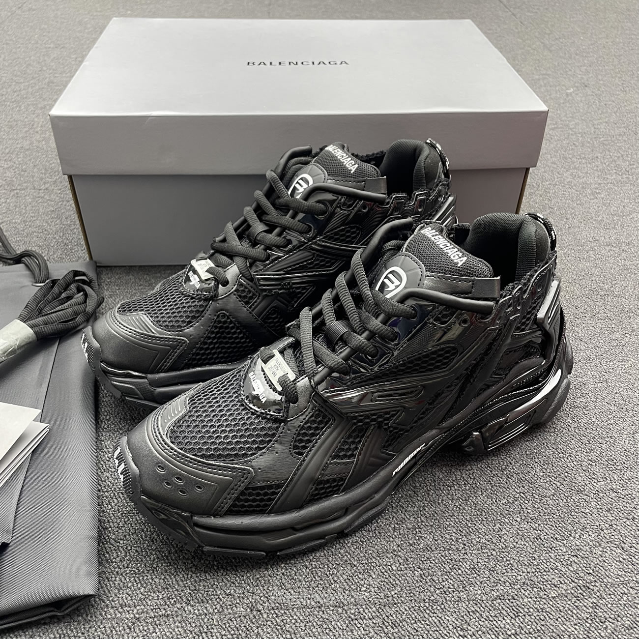 Balenciaga Runner Black 677403w3rb11000 (2) - www.kitistry.com Balenciaga Runner Black 677403w3rb11000 (2) - www.kitistry.com