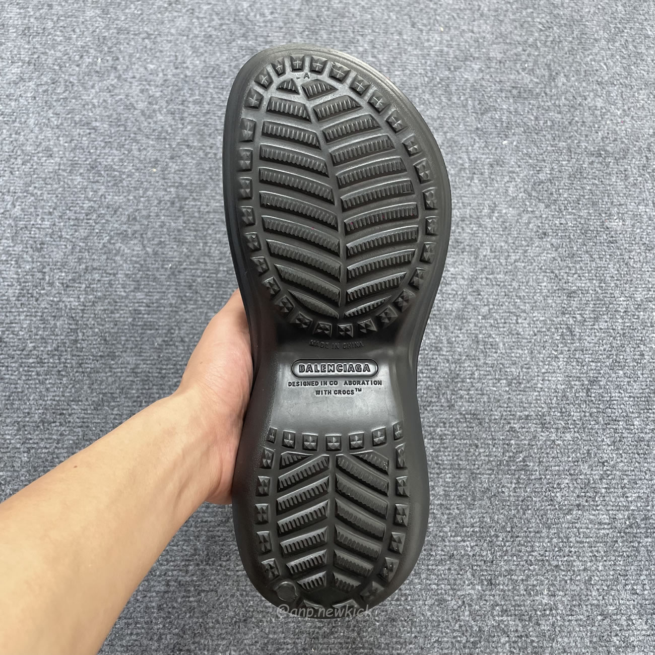 Balenciaga X Crocs Mule Black Silvery Multicolor Jibbitz Womens 720762 W0fow 1000 (5) - www.kitistry.com Balenciaga X Crocs Mule Black Silvery Multicolor Jibbitz Womens 720762 W0fow 1000 (5) - www.kitistry.com
