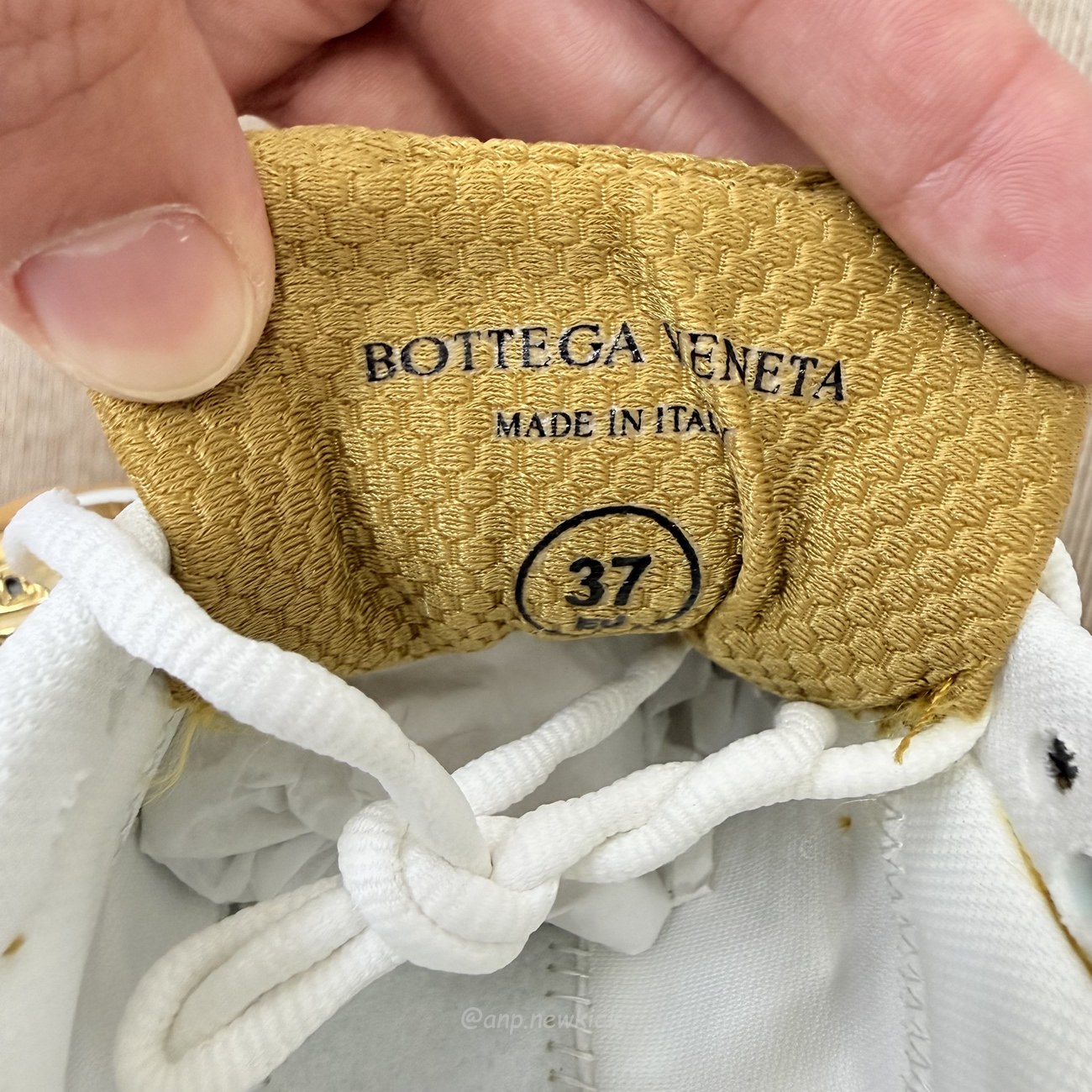 Bottega Veneta Orbit Sneaker Gold 741357 V2x40 7043 (9) - www.kitistry.com Bottega Veneta Orbit Sneaker Gold 741357 V2x40 7043 (9) - www.kitistry.com
