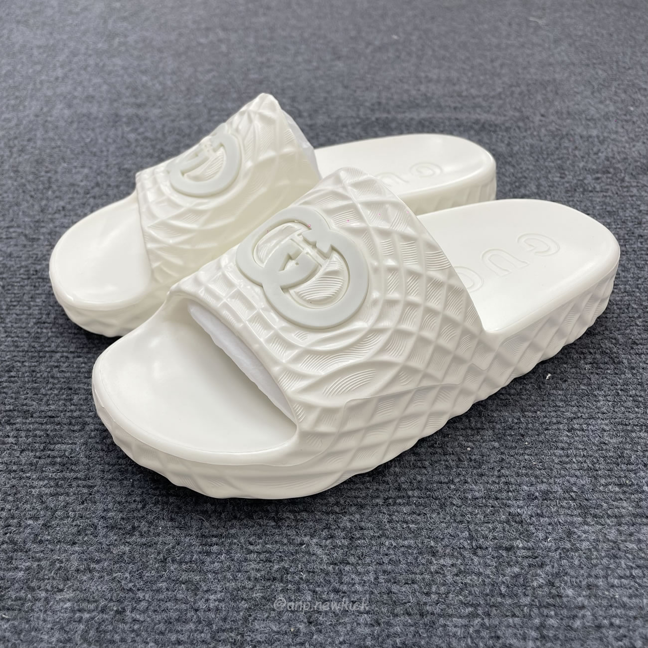 Gucci Slide Sandal Interlocking G Water Ripples 770801 J8710 1000 (3) - www.kitistry.com Gucci Slide Sandal Interlocking G Water Ripples 770801 J8710 1000 (3) - www.kitistry.com