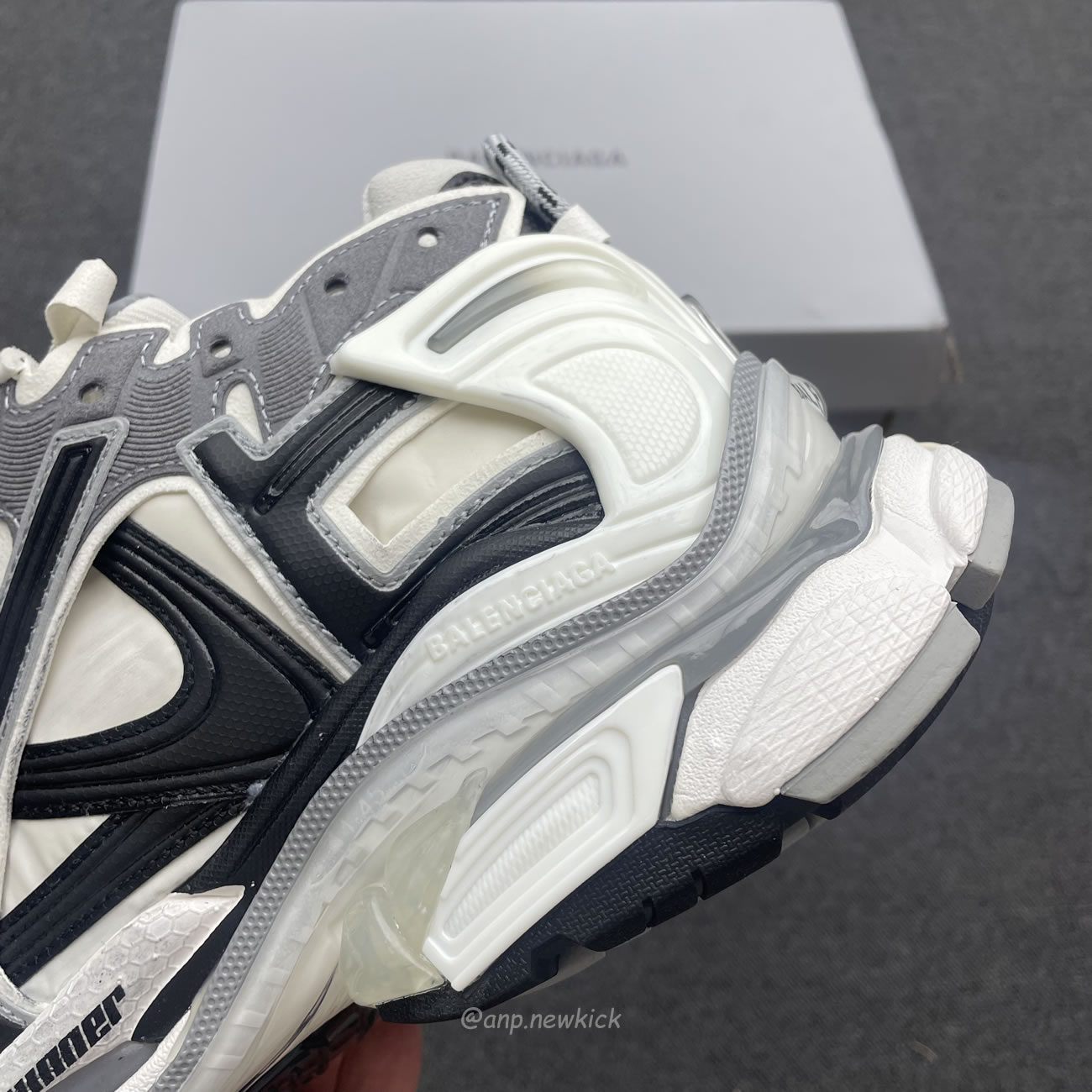 Balenciaga Runner Grey White Black 772774w3rny9012 (2) - www.kitistry.com Balenciaga Runner Grey White Black 772774w3rny9012 (2) - www.kitistry.com
