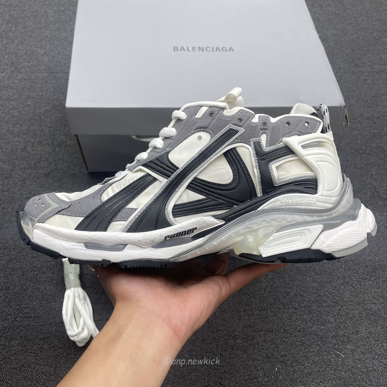 Balenciaga Runner Grey White Black 772774w3rny9012 (4) - www.kitistry.com Balenciaga Runner Grey White Black 772774w3rny9012 (4) - www.kitistry.com