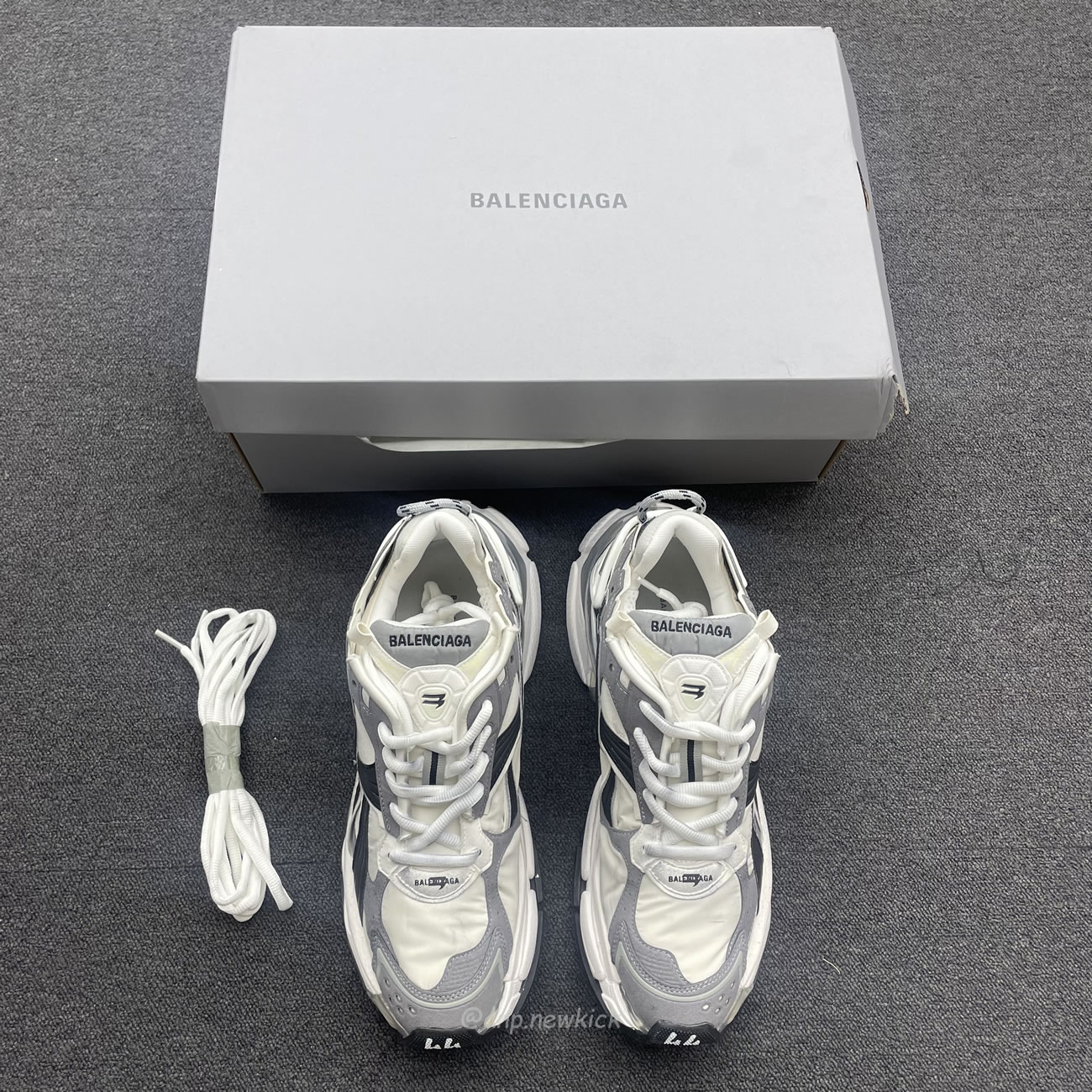 Balenciaga Runner Grey White Black 772774w3rny9012 (7) - www.kitistry.com Balenciaga Runner Grey White Black 772774w3rny9012 (7) - www.kitistry.com