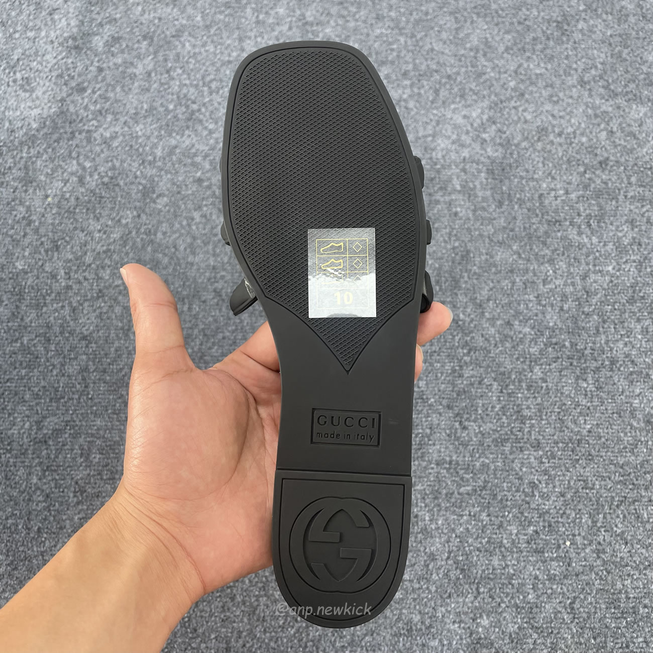 Gucci Interlocking G Flat Bottom Rubber Slipper (2) - www.kitistry.com Gucci Interlocking G Flat Bottom Rubber Slipper (2) - www.kitistry.com