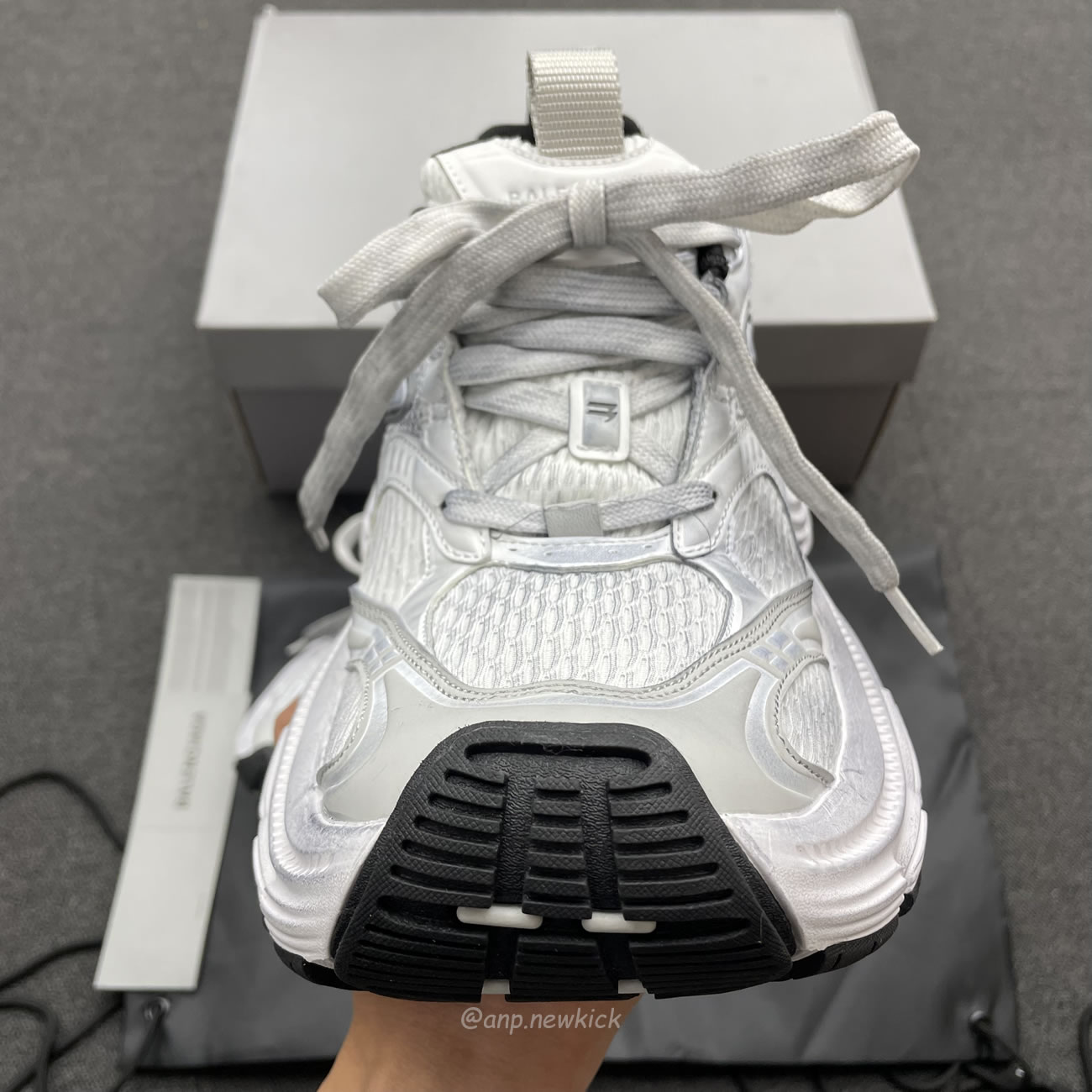 Balenciaga Fall 2024 10xl White 784344 W2mv2 9110 (10) - www.kitistry.com Balenciaga Fall 2024 10xl White 784344 W2mv2 9110 (10) - www.kitistry.com