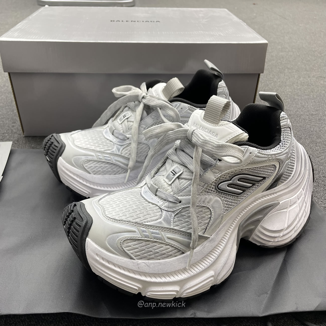 Balenciaga Fall 2024 10xl White 784344 W2mv2 9110 (3) - www.kitistry.com Balenciaga Fall 2024 10xl White 784344 W2mv2 9110 (3) - www.kitistry.com