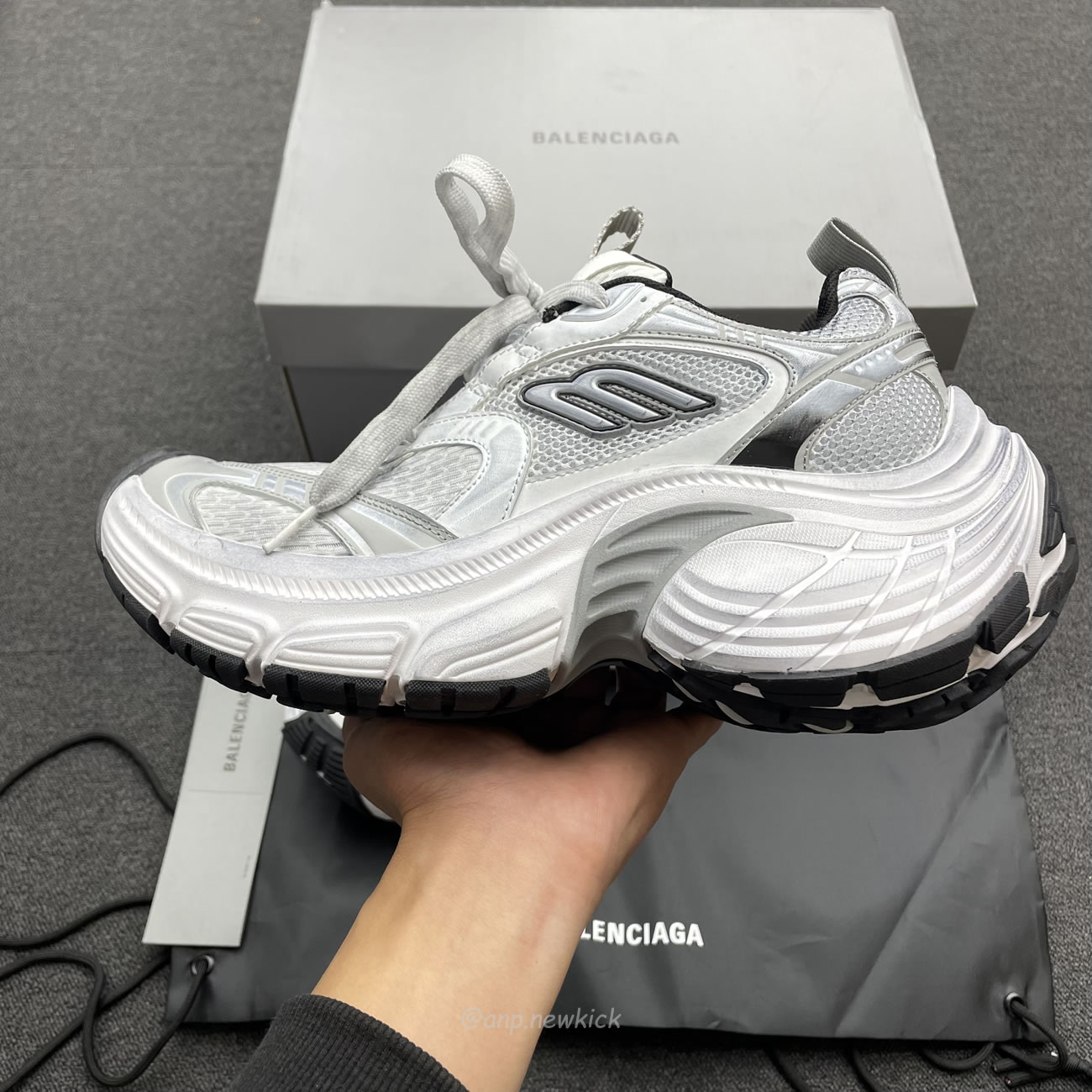 Balenciaga Fall 2024 10xl White 784344 W2mv2 9110 (5) - www.kitistry.com Balenciaga Fall 2024 10xl White 784344 W2mv2 9110 (5) - www.kitistry.com