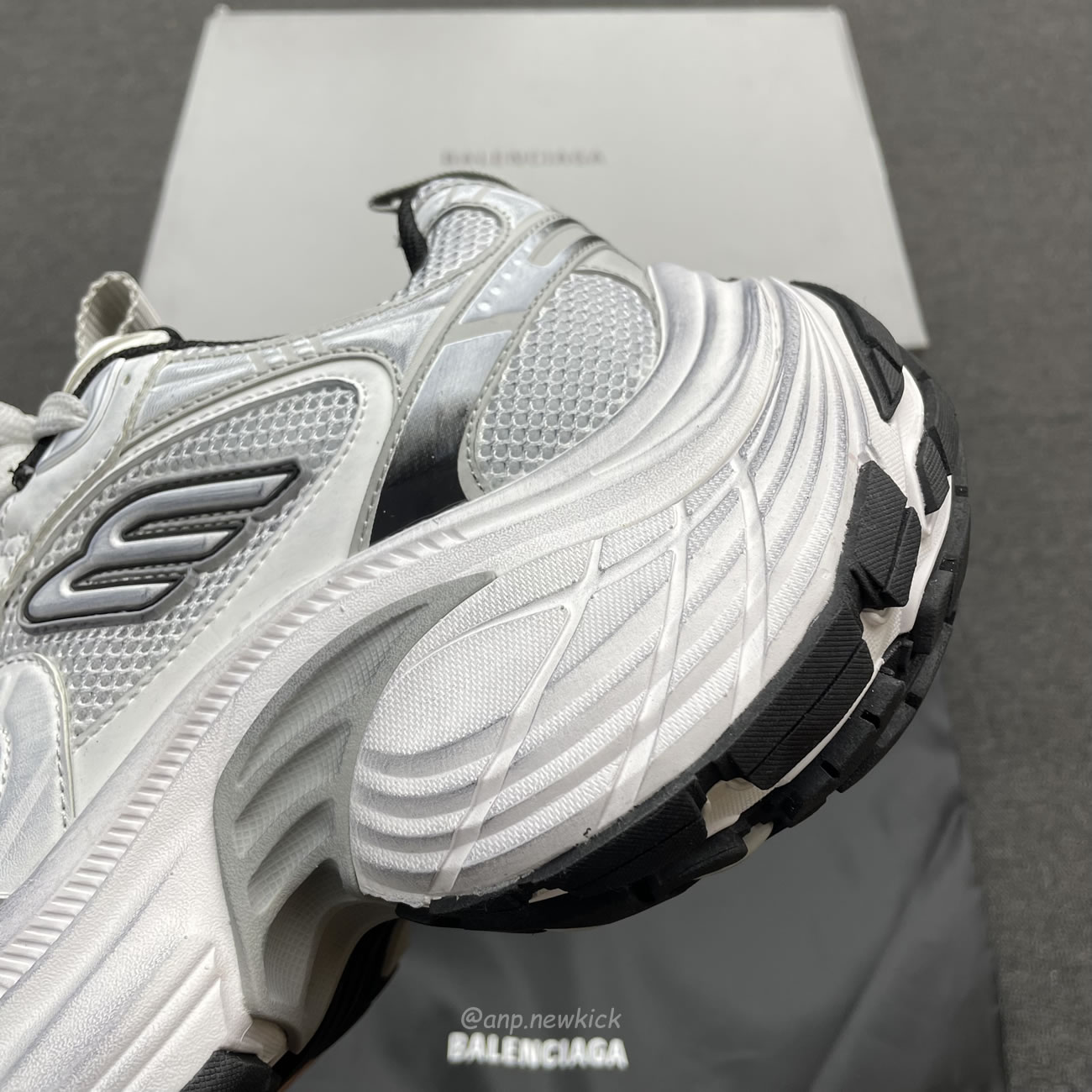 Balenciaga Fall 2024 10xl White 784344 W2mv2 9110 (6) - www.kitistry.com Balenciaga Fall 2024 10xl White 784344 W2mv2 9110 (6) - www.kitistry.com